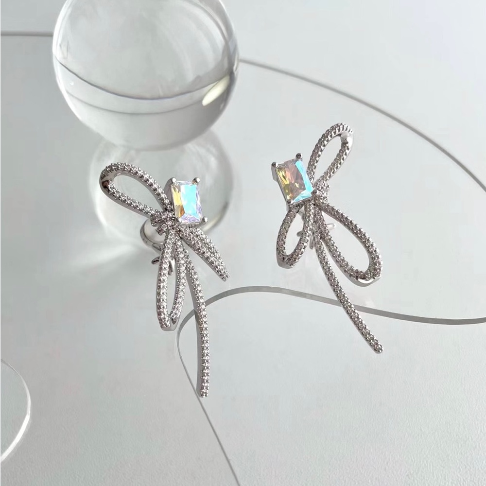 Designer He Fang bow tie crystal earrings
